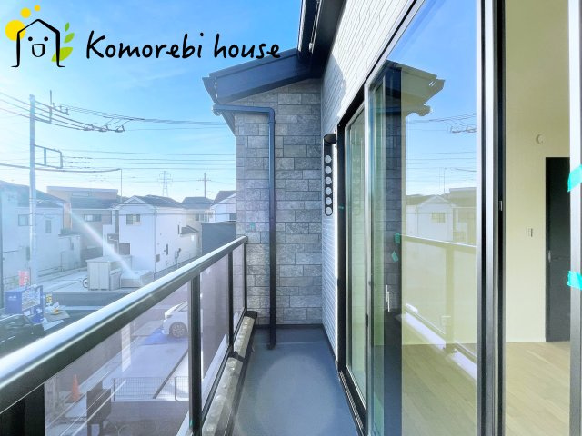 大宮指扇Norths side　新築一戸建て　グリーンガーデン　Bのバルコニー|防水施工がしっかりと施されたバルコニーで、雨の日も安心。長く使える耐久性を備えたメンテナンスしやすい仕様です。