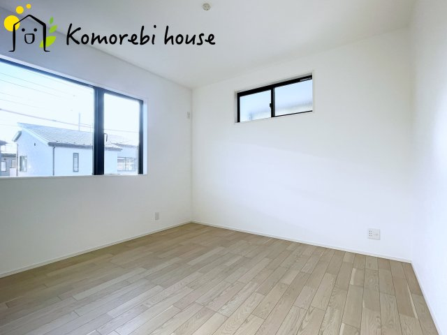 大宮指扇Norths side　新築一戸建て　グリーンガーデン　Bの洋室|明るい光が差し込む洋室は、寝室・子ども部屋・ワークスペースなど多用途に使える自由度の高い空間。家具の配置もしやすく、暮らしに合わせて柔軟に活用できます。