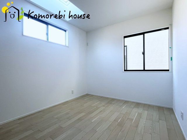 大宮指扇Norths side　新築一戸建て　グリーンガーデン　Bの洋室|最近の新築住宅は窓まわりの性能が大きく進化しています。複層ガラスに、樹脂とアルミを組み合わせた断熱性の高いハイブリッドサッシを採用。