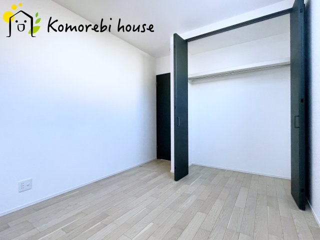 大宮指扇Norths side　新築一戸建て　グリーンガーデン　Bの収納|収納付きでゆとりのある空間。寝室としても使え、衣類やおもちゃもスッキリ片付く快適な部屋。
