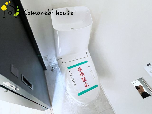 大宮指扇Norths side　新築一戸建て　グリーンガーデン　Bのトイレ|2階にもトイレがあることで、朝の混雑が解消し生活動線がスムーズに。新築ならではの間取り設計で、毎日の“プチストレス”が驚くほど減ります。