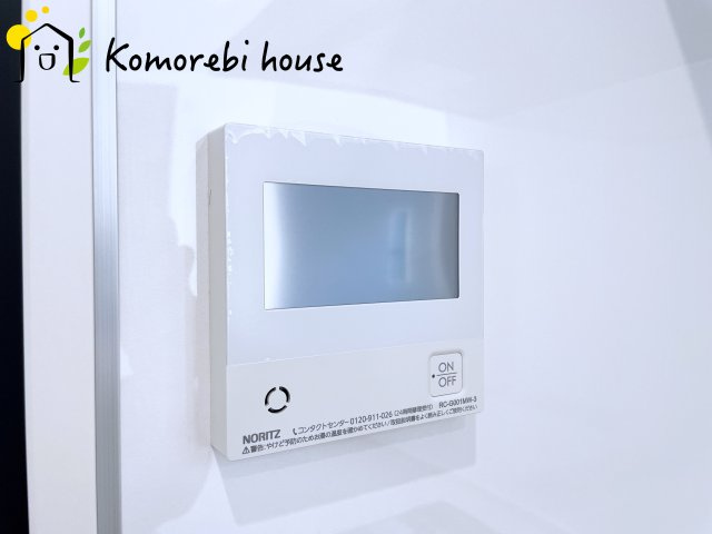 大宮指扇Norths side　新築一戸建て　グリーンガーデン　Bの設備|ワンタッチで湯張りや追い焚きができる給湯スイッチ。夕飯の支度をしながら、同時進行でお風呂の準備ができる効率の良い生活動線が魅力です。