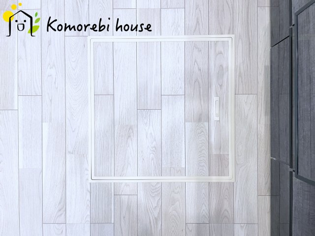 大宮指扇Norths side　新築一戸建て　グリーンガーデン　Bの内装|普段はしまっておきたい非常食や季節家電を、足元にすっきり収納。生活動線を邪魔せず、いざという時サッと取り出せる頼れる床下収納です。