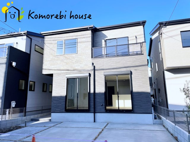 大宮指扇Norths side　新築一戸建て　グリーンガーデン　Bの外観|モノトーンの外観は、洗練されたデザインと落ち着きのある雰囲気を両立。シンプルだからこそ、日々の暮らしの中で光や影が美しく映え、住む人の心に安らぎをもたらします。