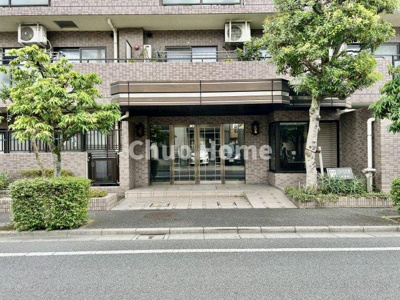 【エントランス】 | ナイスアーバン北綾瀬第二 | 【エントランス】マンションのエントランスは、その物件の印象を決める、顔とも言える場所です。毎日通る場所ですからきれいなのが一番です。