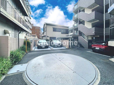 【駐車場】 | ナイスアーバン北綾瀬第二 | 【敷地内駐車場】最新の空き状況や費用などの詳細は担当スタッフまでお問い合わせください。