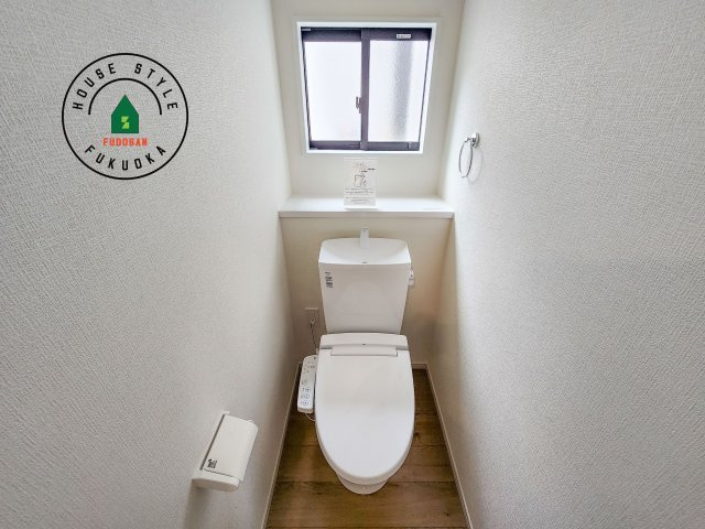 福岡市早良区次郎丸1丁目第1-2棟(2号棟)の内観：施工例|温水洗浄便座を完備しております。2ヶ所にトイレがあるのは朝の慌ただしい時間も安心です。