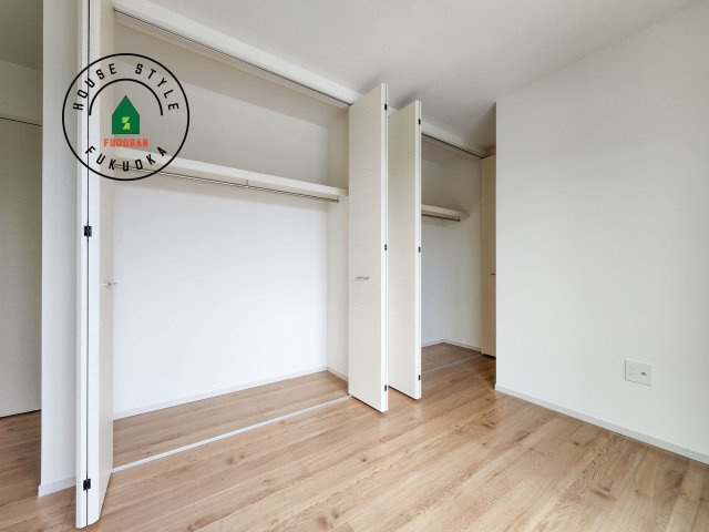 福岡市早良区次郎丸1丁目第1-2棟(2号棟)の内観：施工例|洋服や大きな荷物が多い方や人数の多いご家族などは、一般的なクローゼットよりもウォークインクローゼットのほうが使い勝手が良いです。