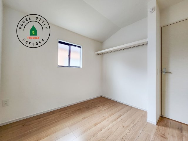 福岡市早良区次郎丸1丁目第1-2棟(2号棟)の内観：施工例|柔らかい陽光が差し込む明るいお部屋を演出する設計。彩光の取れる窓が気持ちの良いお部屋を創り上げます。