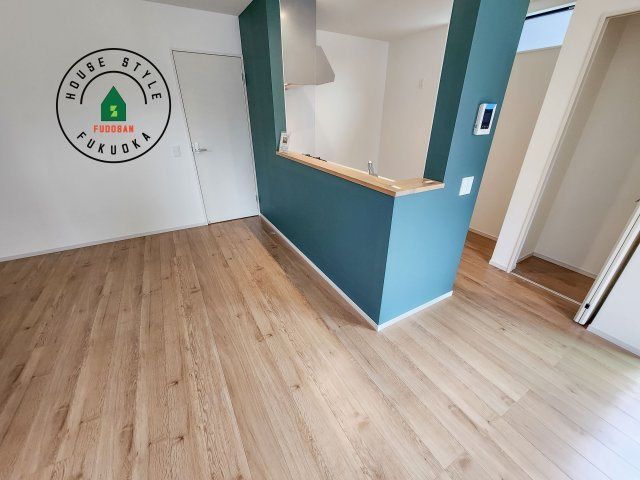 福岡市早良区次郎丸1丁目第1-2棟(2号棟)の内観：施工例|キッチンから立ち込める香りが今日の料理を期待させます。