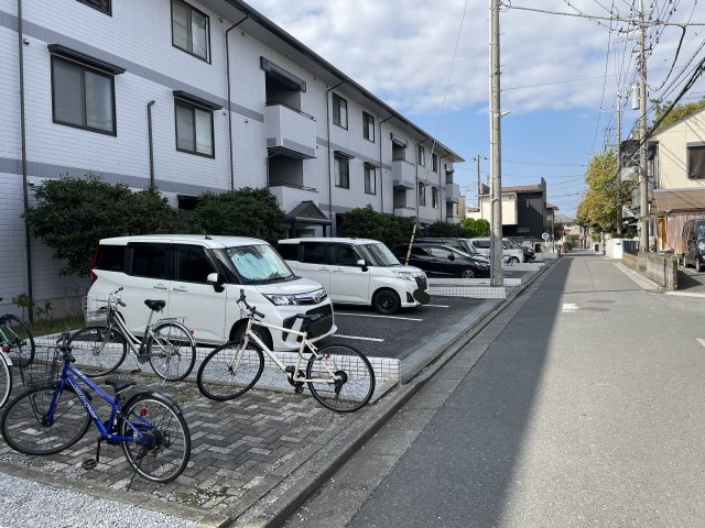 ヴァンベール神山Ⅰの駐車場