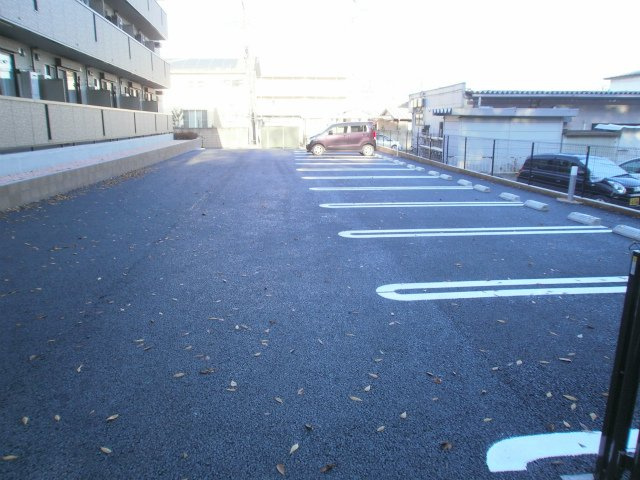 PRESENCEの駐車場