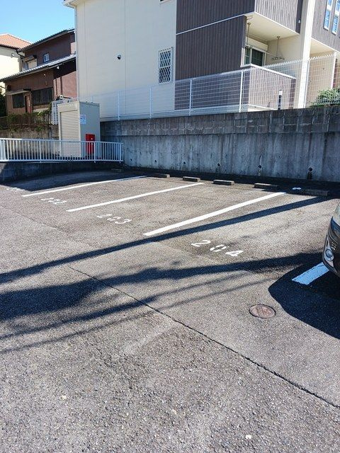 ウェストヒルズの駐車場