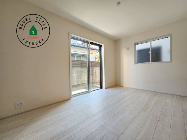 福岡市早良区飯倉3丁目第1-2棟(2号棟)の寝室|主寝室には収納力に優れたクローゼットがありますので、お部屋もすっきり片付きます。