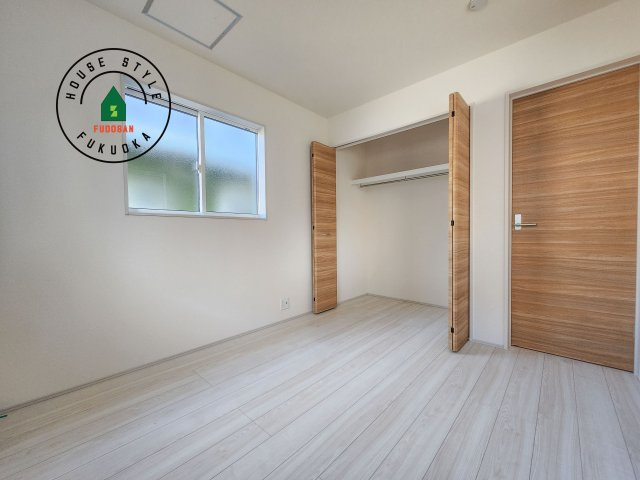 福岡市早良区飯倉3丁目第1-2棟(2号棟)の洋室|採光良好な洋室は全居室、複層ガラスの遮熱効果と断熱効果で、一年中快適に過ごせます。