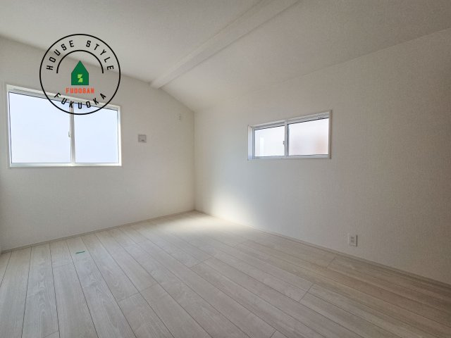 糟屋郡須恵町新原第1-2棟(2号棟)の子供部屋|穏やかな光が差し込む室内には、穏やかな時間が流れます。