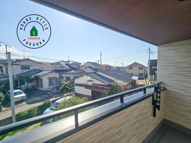 糟屋郡須恵町新原第1-2棟(2号棟)の展望|窓から緑が見える物件も魅力的です。