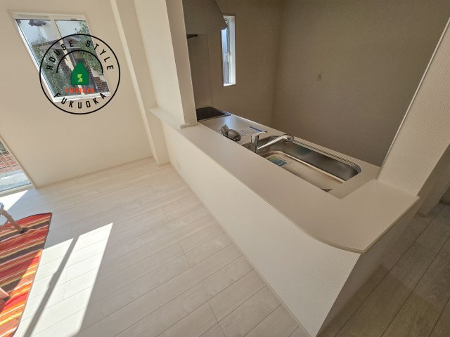 糟屋郡須恵町新原第1-2棟(2号棟)のダイニング|キッチンから立ち込める香りが今日の料理を期待させます。