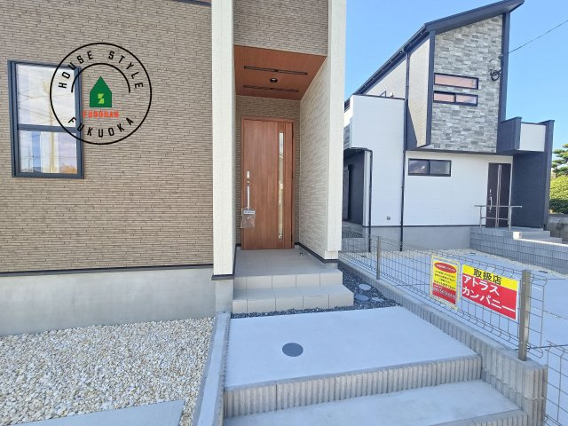 糟屋郡須恵町新原第1-2棟(2号棟)の玄関|おでかけの時も帰った時も、「我が家」を最初に感じでもらえる素敵な空間に。