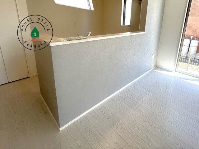 福岡市南区大平寺1丁目第10-2棟(2号棟)の内観：施工例|キッチンから立ち込める香りが今日の料理を期待させます。