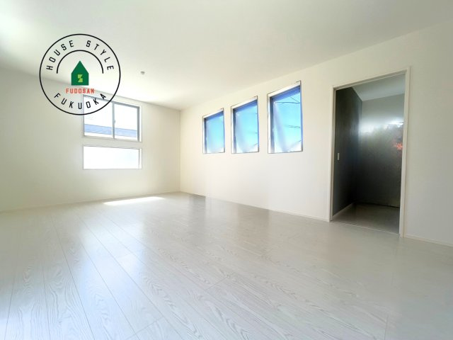 福岡市南区大平寺1丁目第10-2棟(2号棟)の内観：施工例|ご家族を近くに感じられる対面キッチンのLDK。会話もはずみそうですね。