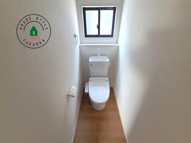 福岡市南区大平寺1丁目第10-2棟(1号棟)の内観：施工例|温水洗浄便座を完備しております。2ヶ所にトイレがあるのは朝の慌ただしい時間も安心です。