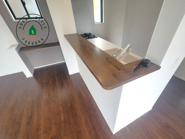 福岡市南区大平寺1丁目第10-2棟(1号棟)の内観：施工例|キッチンから立ち込める香りが今日の料理を期待させます。