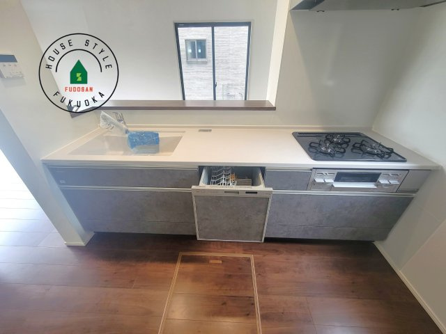 福岡市南区大平寺1丁目第10-2棟(1号棟)の内観：施工例|キッチン。グリル・食器洗い乾燥機・浄水器も完備。