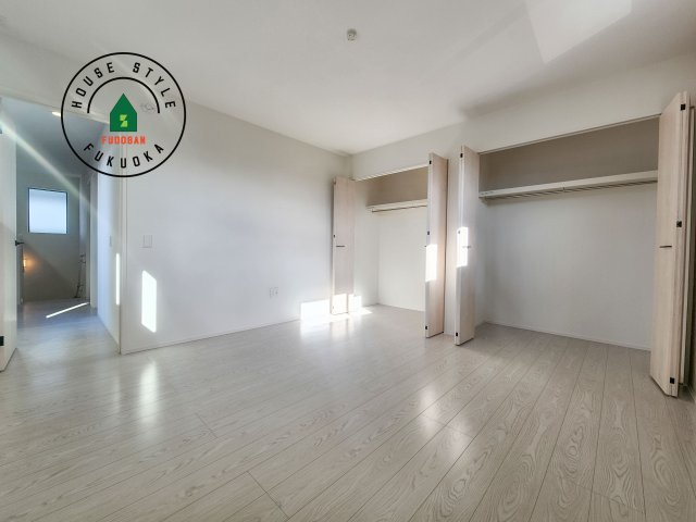 福岡市東区美和台7丁目第3-2棟(2号棟)の内観：施工例|主寝室には収納力に優れたクローゼットがありますので、お部屋もすっきり片付きます。