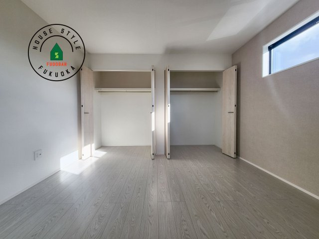 福岡市東区美和台7丁目第3-2棟(2号棟)の内観：施工例|洋服や大きな荷物が多い方や人数の多いご家族などは、一般的なクローゼットよりもウォークインクローゼットのほうが使い勝手が良いです。
