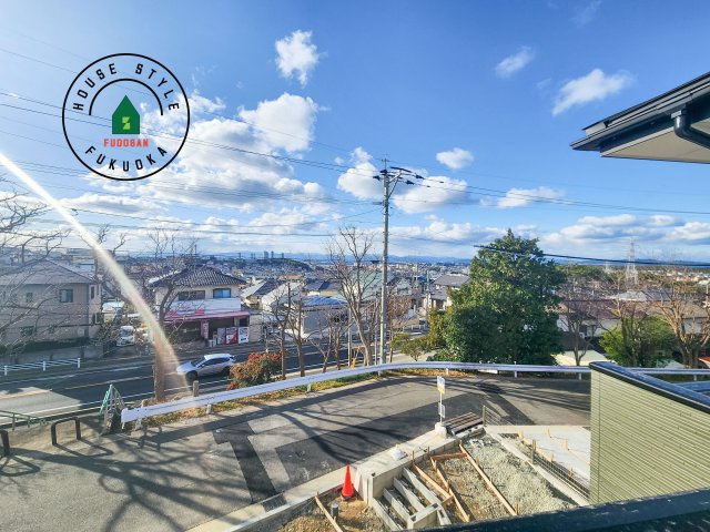 福岡市東区美和台7丁目第3-2棟(2号棟)の展望|窓から緑が見える物件も魅力的です。