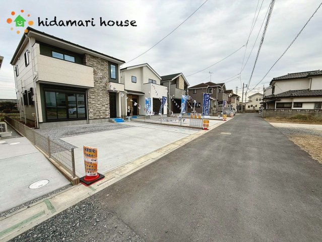 北本市中丸12期　未入居物件　KEIAIGRACE01の前面道路含む現地写真