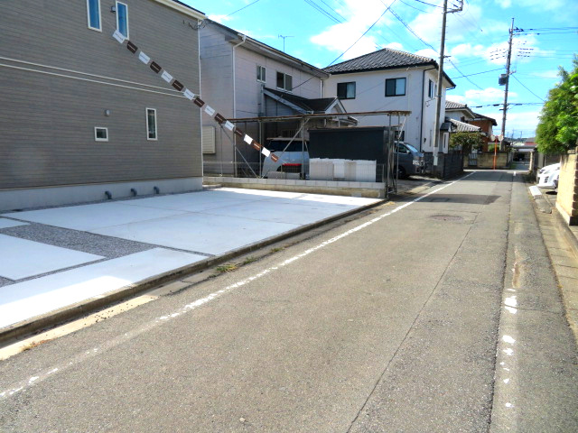 高崎市下佐野町４期（全１棟）1号棟の前面道路含む現地写真