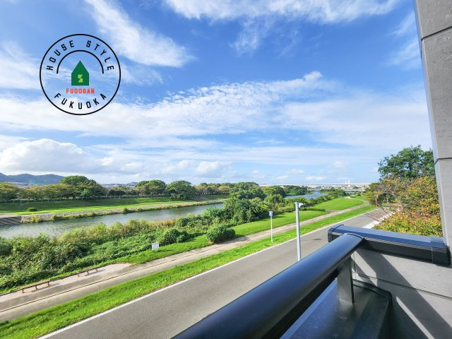 福岡市早良区次郎丸3丁目第2-2棟(1号棟)の展望|窓から緑が見える物件も魅力的です。