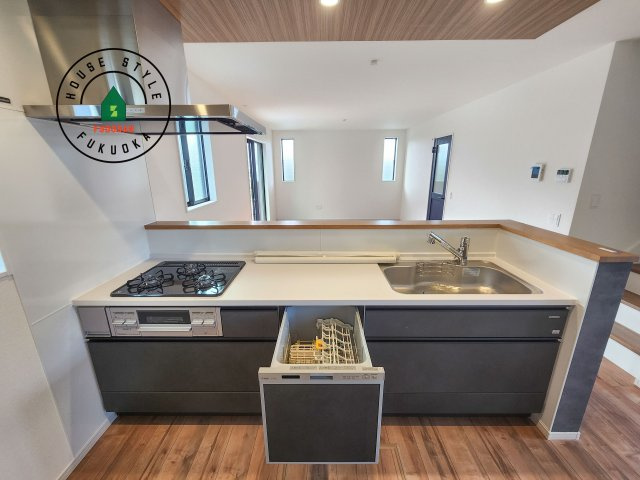 福岡市早良区次郎丸3丁目第2-2棟(1号棟)のキッチン|キッチン。グリル・食器洗い乾燥機・浄水器も完備。
