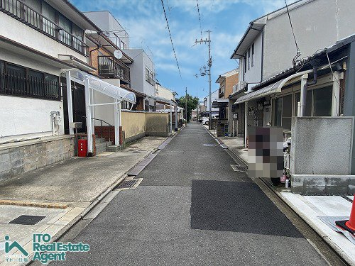 紫野東泉堂町　中古戸建の前面道路含む現地写真