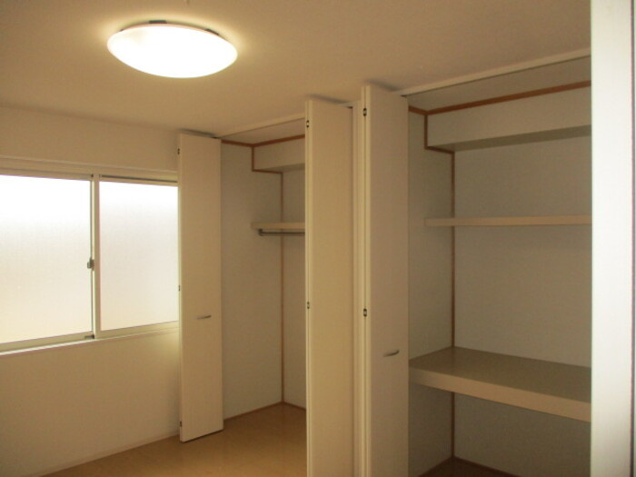 グランモア一ツ木　Cの収納