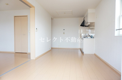 【居間・リビング】 | ベルアンジュⅡ | 【ベルアンジュⅡ】ゆったり過ごせる居間です