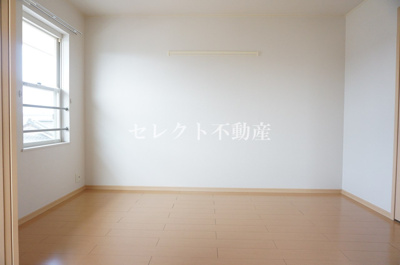 【寝室】 | ベルアンジュⅡ | 【ベルアンジュⅡ】明るい室内です