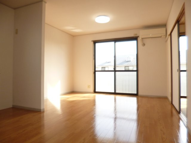 エステート西中Ａの居間・リビング