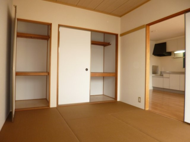 エステート西中Ａの収納|和室（モダン畳）