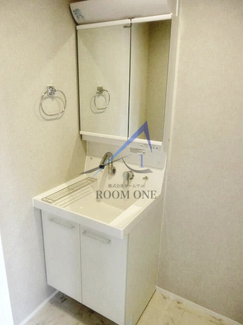 Ｌａｉｄ　Ｂａｃｋ　武蔵小杉の洗面所|独立洗面台です。