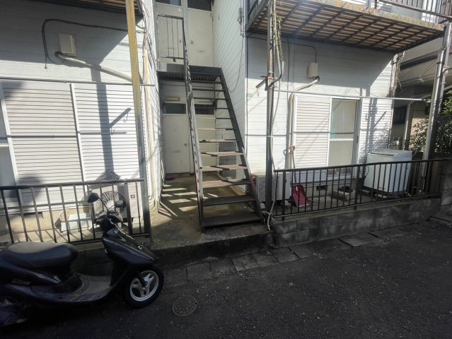 ホワイトハウスの駐車場|カースペースがあります