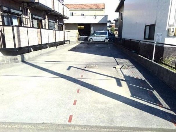 ヴィラジュ・フォンⅡの駐車場