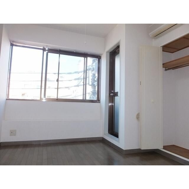 アベニール曙橋の居間・リビング