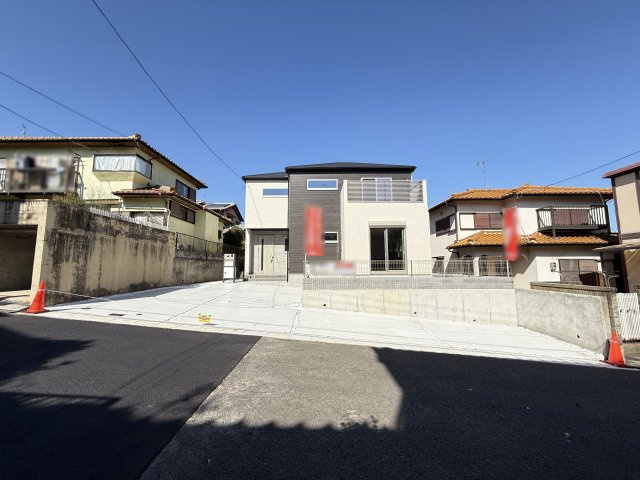 神戸市西区秋葉台２丁目新築戸建の前面道路含む現地写真