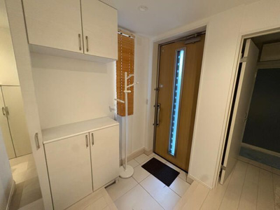 【玄関】 | 赤羽台３丁目戸建 | きれいな玄関です