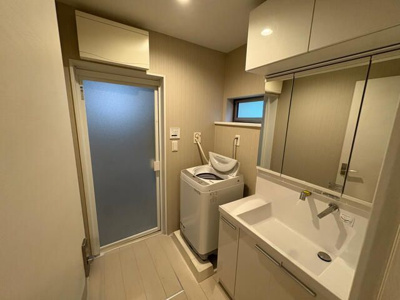 【独立洗面台】 | 赤羽台３丁目戸建 | 独立洗面台あり、毎朝おしゃれに忙しい女性の方におすすめです