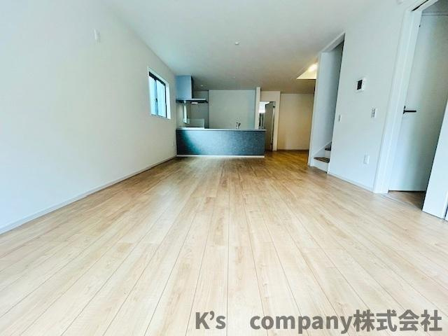 ◎茅ヶ崎市本村5丁目　新築戸建の洋室|家具の配置のしやすい間取りになっているリビング☆