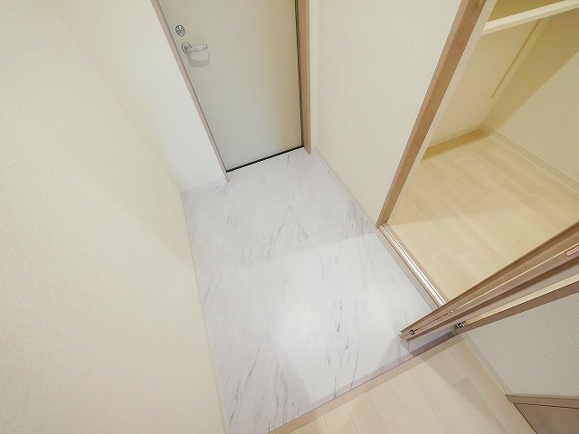 フォレスト木津B棟の玄関